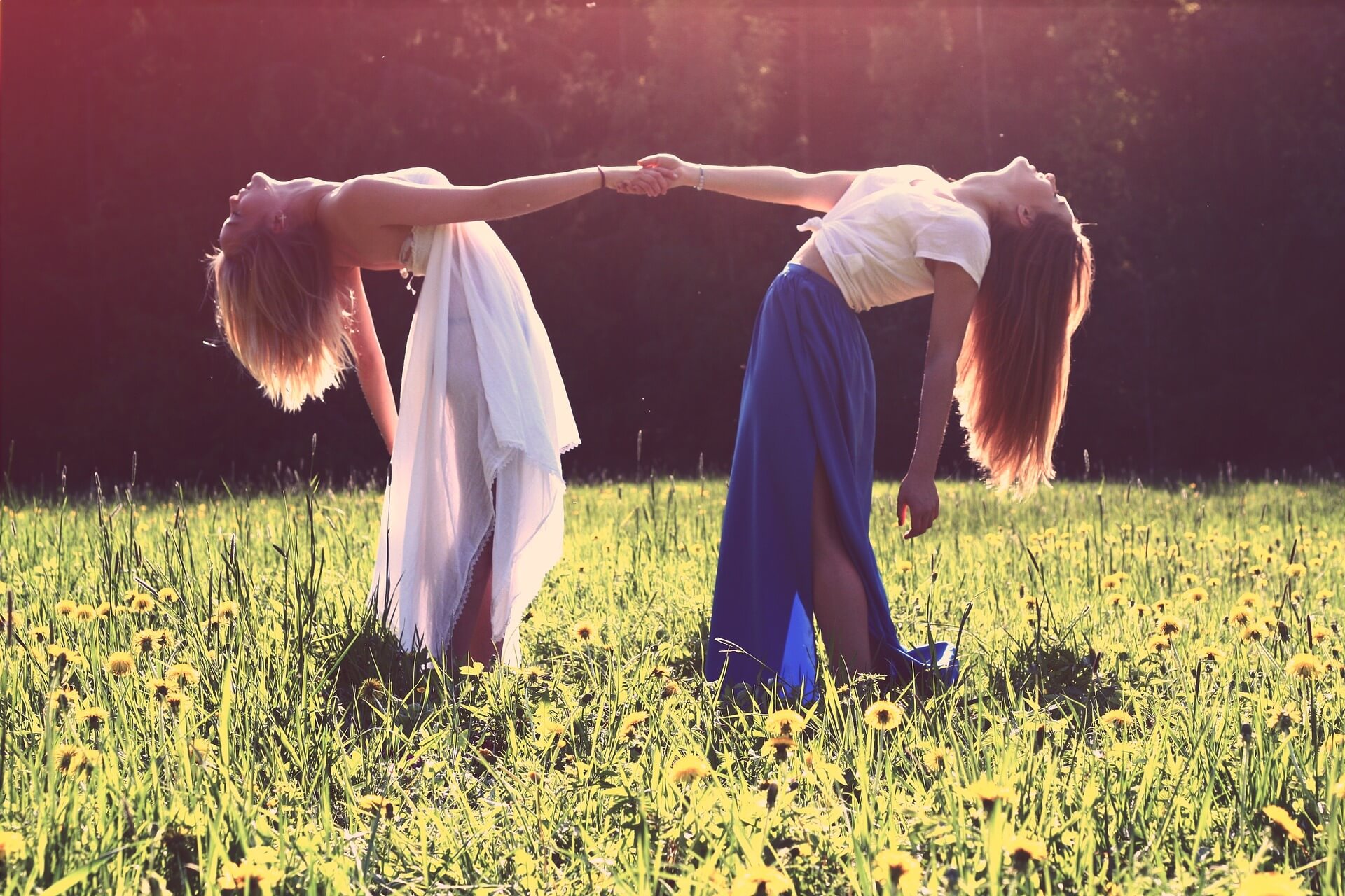 girls-839809_1920